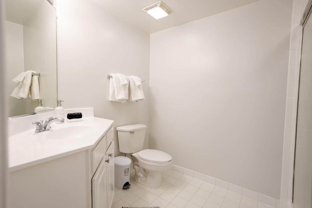 Ballston Getaway King Suite Arlington Ngoại thất bức ảnh